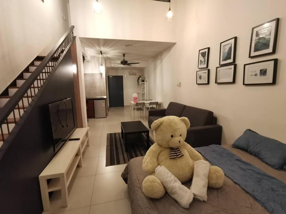 Teddy'S Homestay Сайберджая Экстерьер фото