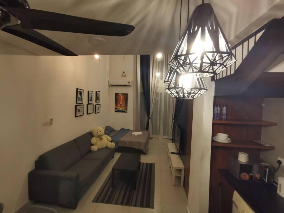Teddy'S Homestay Сайберджая Экстерьер фото